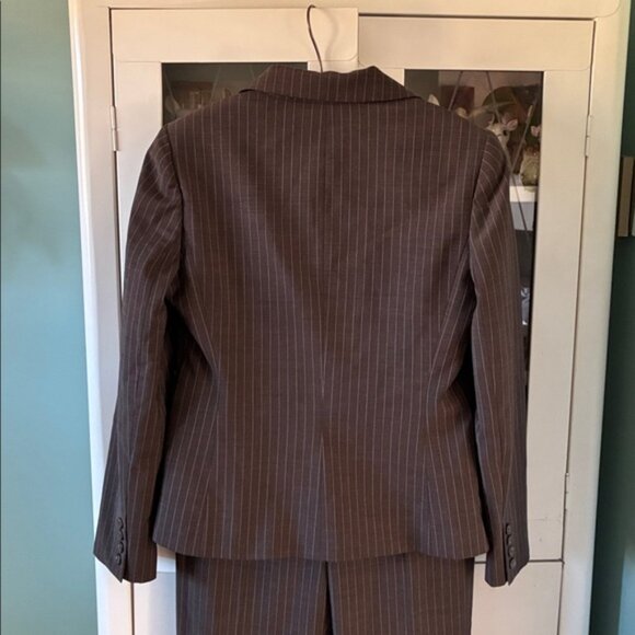Tahari sz 4P Pinstripe Brown Suit Set euc - Picture 6 of 10